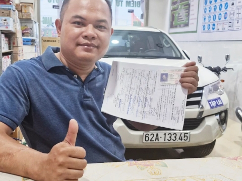 Tiến đã nhận bằng